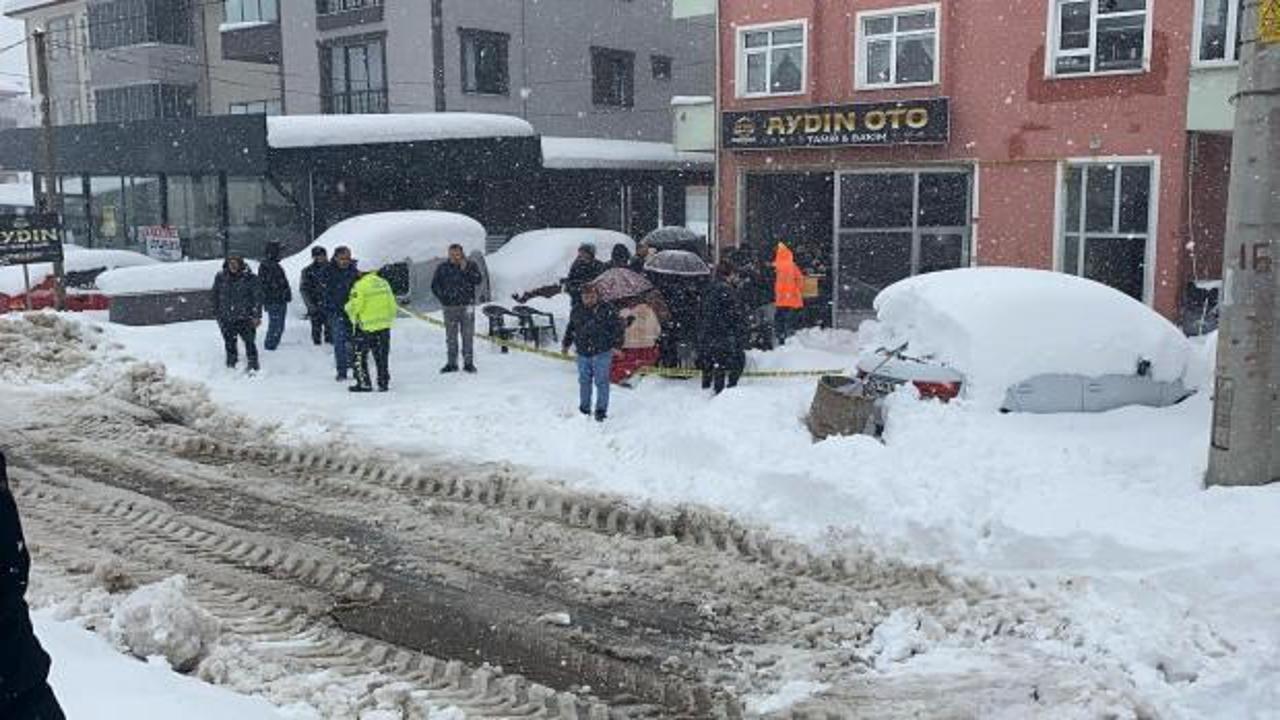 Uyuyakaldığı otomobilde, kedisiyle birlikte egzozdan çıkan gazdan zehirlenip öldü