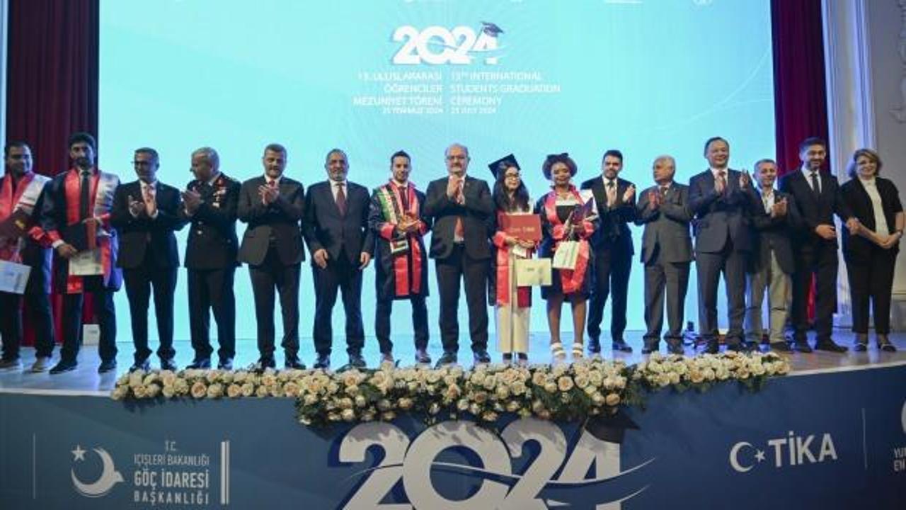 YTB, Türkiye Burslusu öğrenciler için Ankara'da mezuniyet töreni düzenledi